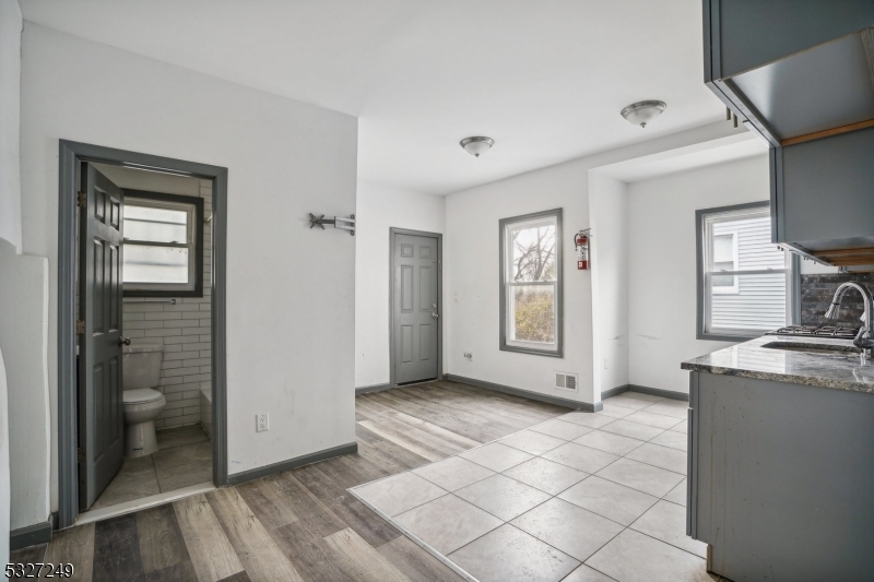 143 Valley Rd Unit 1R 1R - Photo 4