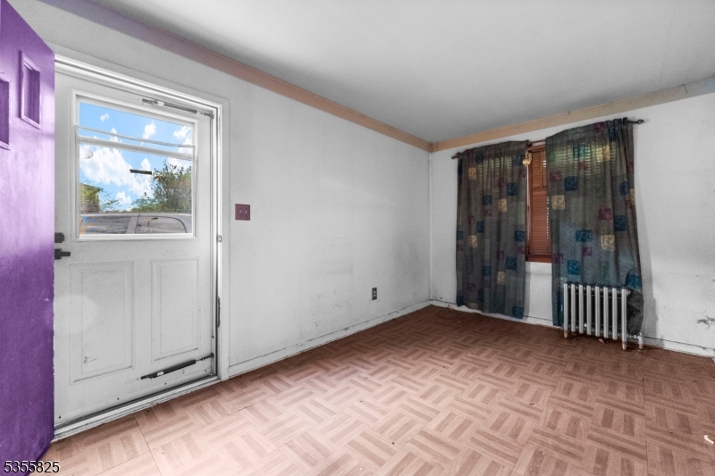 33 Humbert St