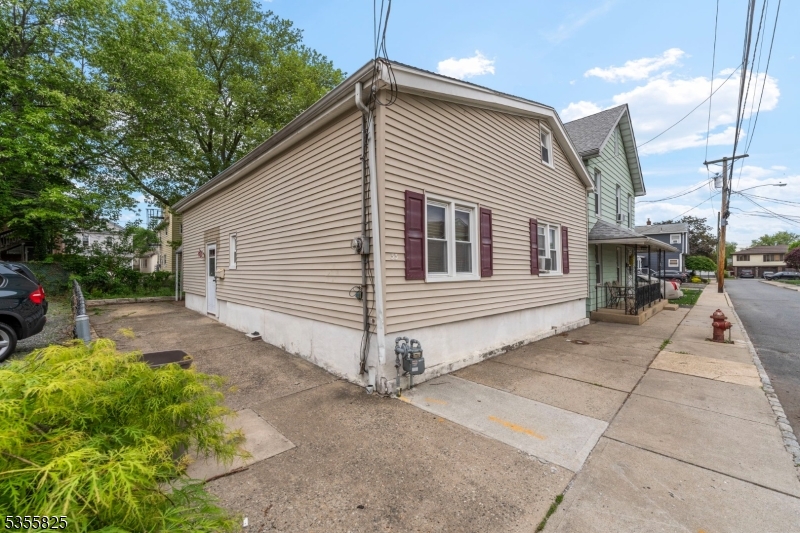 33 Humbert St
