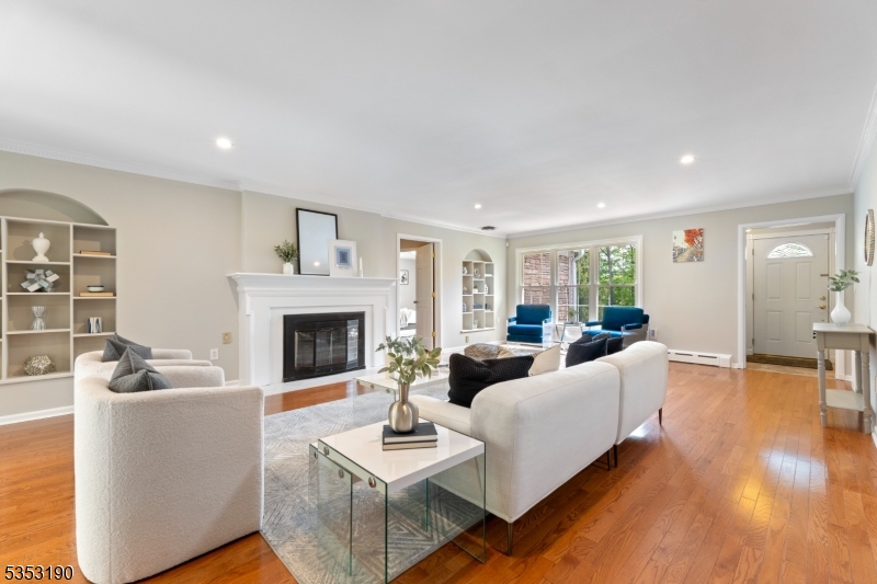 62 Lakeside Ave