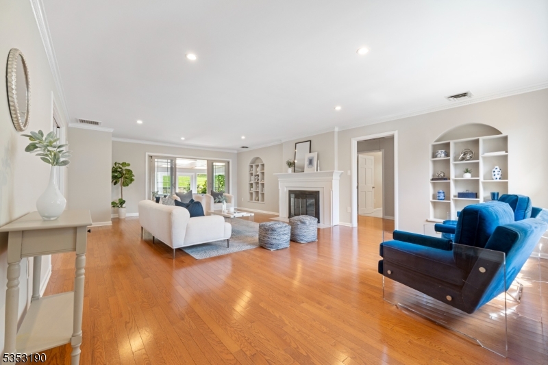 62 Lakeside Ave