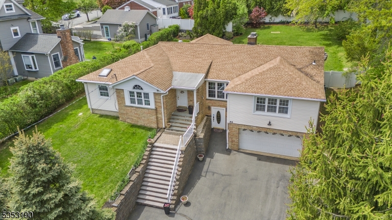 62 Lakeside Ave