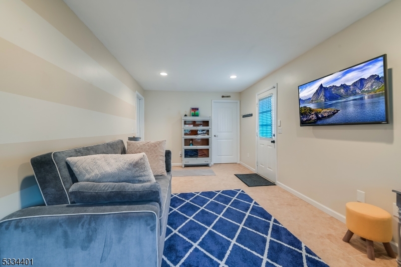 Randolph Twp., New Jersey 07869, United States, 2 Bedrooms Bedrooms, ,2 BathroomsBathrooms,Residential,Pending,10348