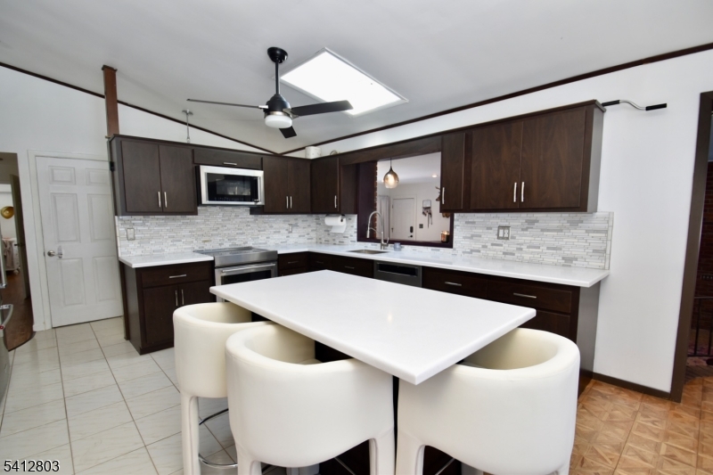 DEER TRAIL LAKE - Residential