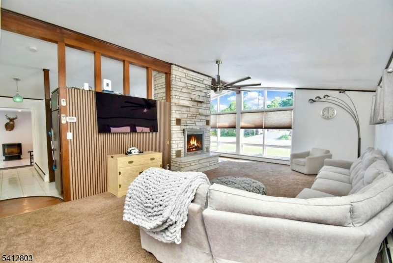 DEER TRAIL LAKE - Residential