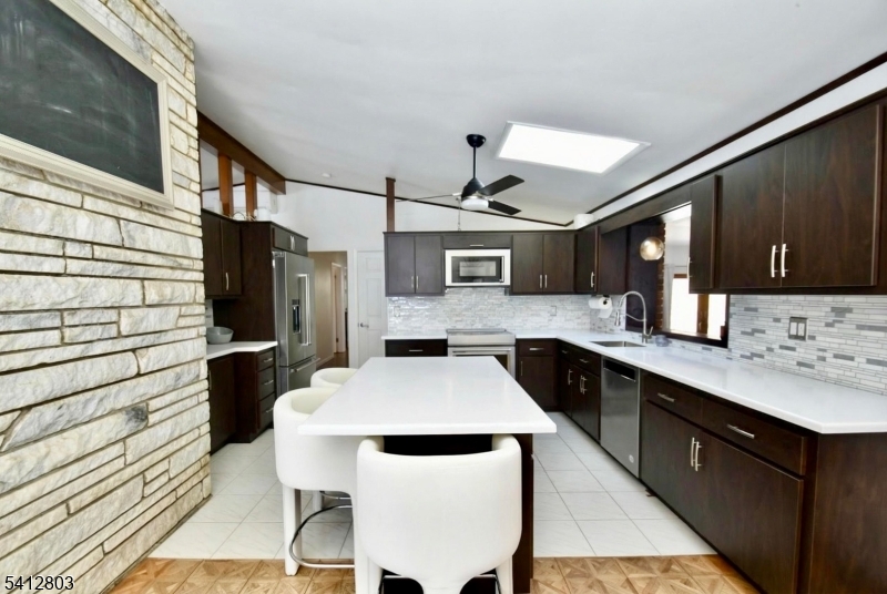 DEER TRAIL LAKE - Residential