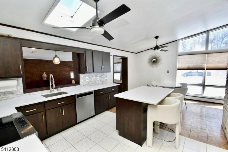 DEER TRAIL LAKE - Residential