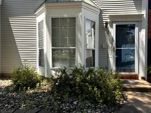 MLS: 3962422