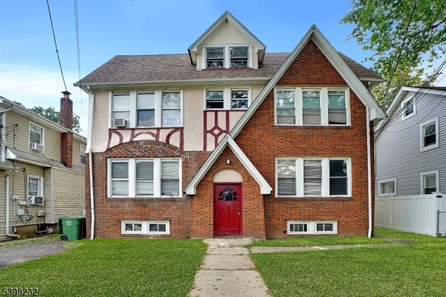 Welcome to this bright and updated 1-bedroom, 1-bath third-floor apartment in the heart of Roselle. This well-maintained unit offers comfortable living with modern touches throughout.The apartment features an updated kitchen, a spacious living area, and a well-sized bedroom with great natural light. The refreshed bathroom includes contemporary fixtures and finishes.Conveniently located near shops, restaurants, parks, and public transportation, this apartment offers easy access to everything Roselle has to offer. Move-in ready schedule your viewing today! Tenants are responsible for electric, gas and cable. Tenants are responsible for 1.5 month security deposit and 1st month's rent due at lease signing.