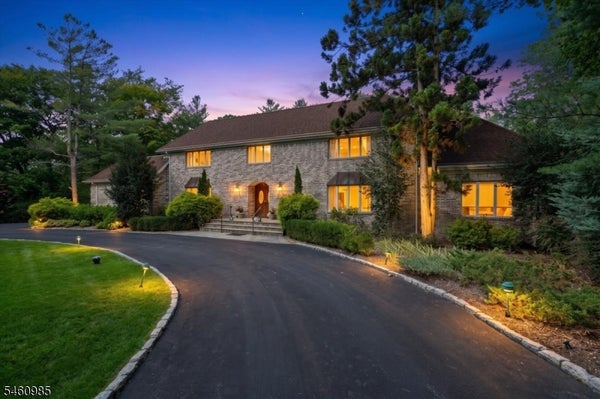 963 HURON RD, FRANKLIN LAKES, NJ 07417 - Image ee1df2b34fddbf21e0ee79e86a24300d/4029851031