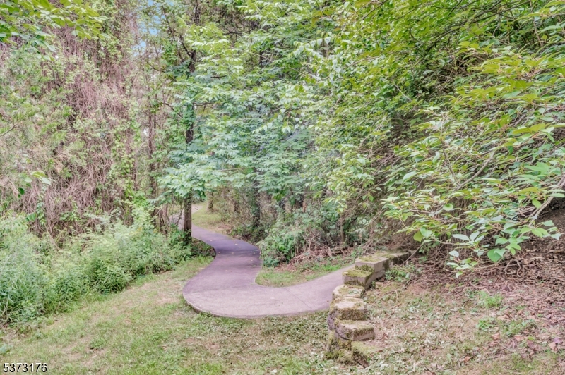 THE HILLS/ FOUR OAKS - Residential