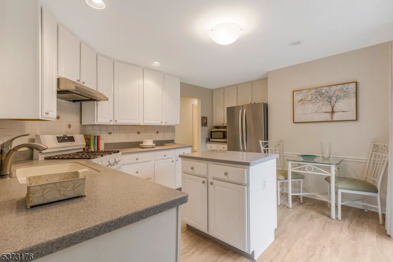 THE HILLS/ FOUR OAKS - Residential