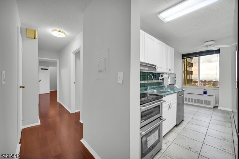 Winston Towers 300 - Residential