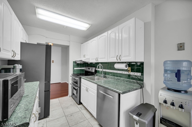 Winston Towers 300 - Residential