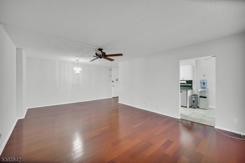 Winston Towers 300 - Residential