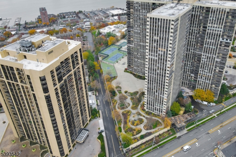 Winston Towers 300 - Residential