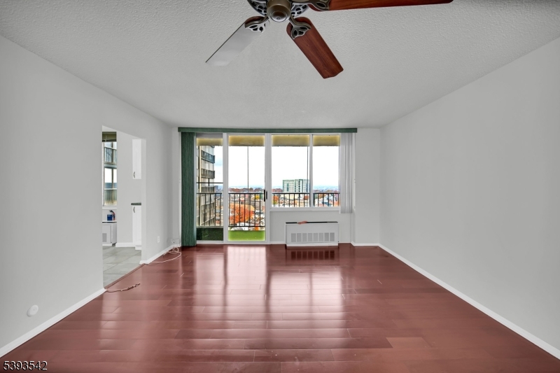 Winston Towers 300 - Residential