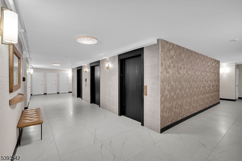 Winston Towers 300 - Residential