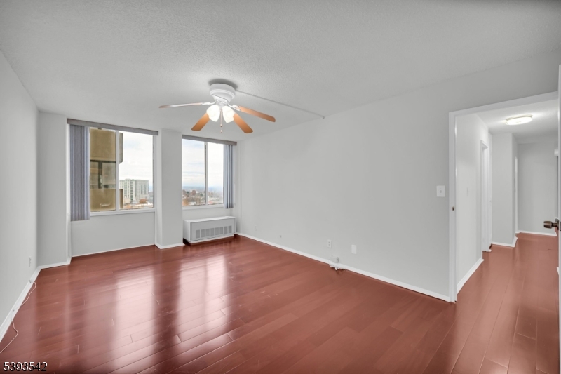 Winston Towers 300 - Residential