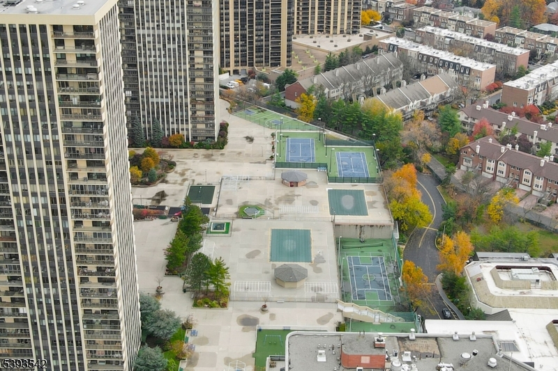 Winston Towers 300 - Residential