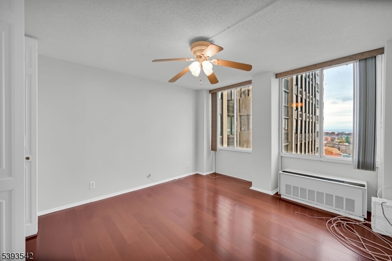 Winston Towers 300 - Residential