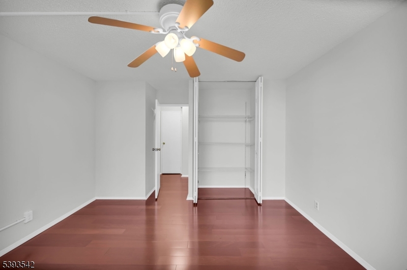 Winston Towers 300 - Residential