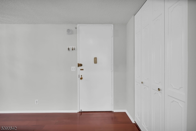 Winston Towers 300 - Residential