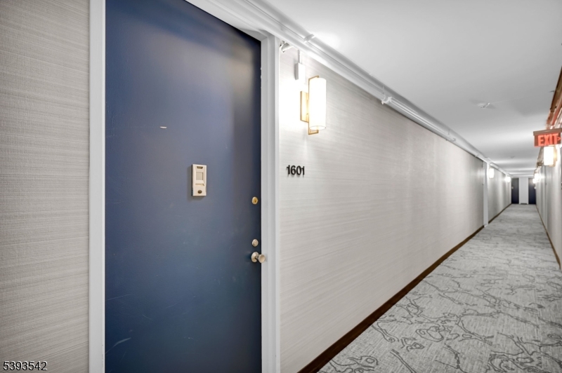 Winston Towers 300 - Residential