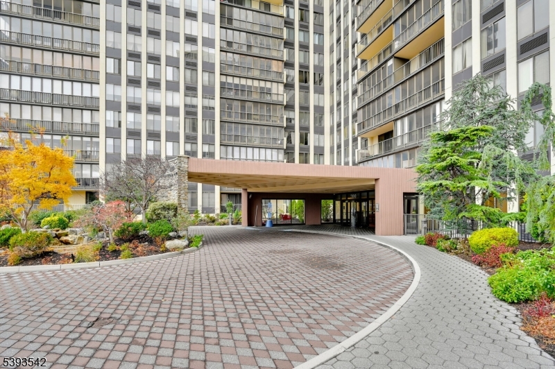 Winston Towers 300 - Residential