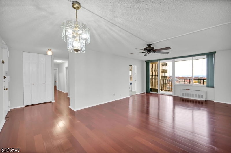 Winston Towers 300 - Residential