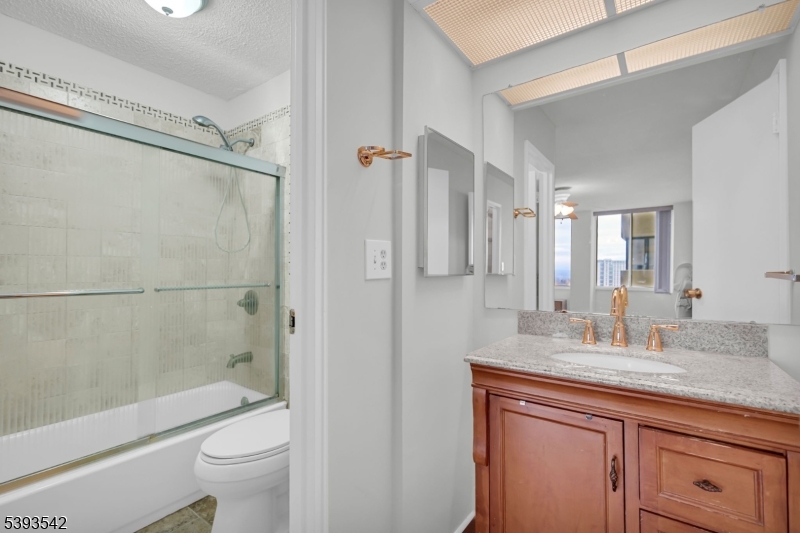 Winston Towers 300 - Residential