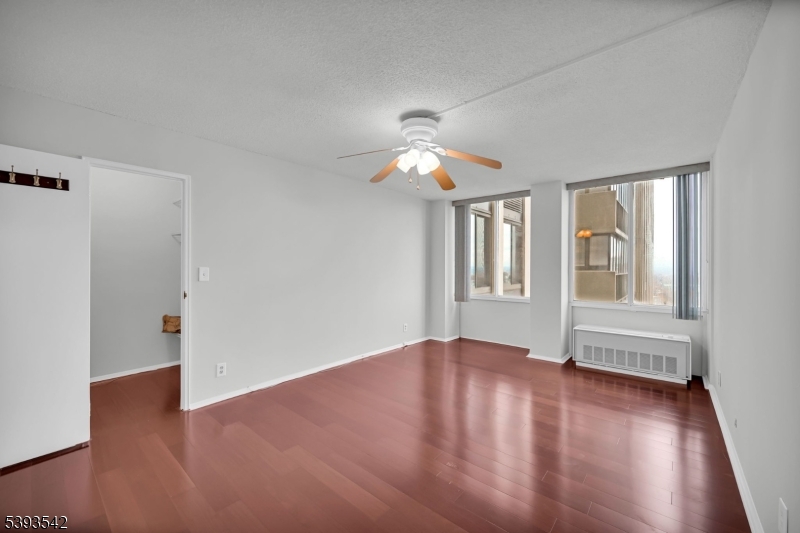 Winston Towers 300 - Residential