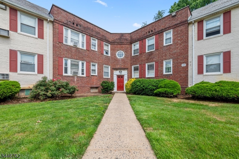 Photo 1 of 11 — 955B E Front St, Plainfield City, NJ 07062