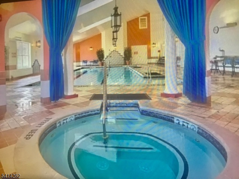 CANAL WALK - Residential