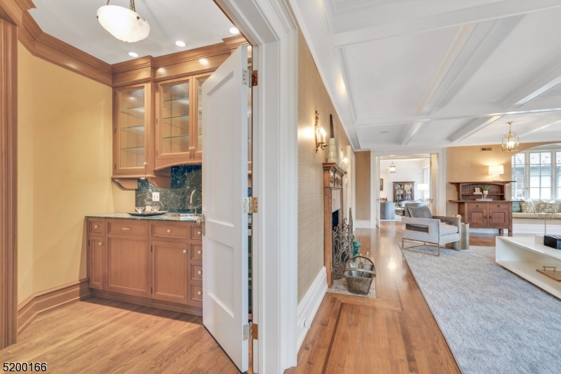 OLD SHORT HILLS - Residential