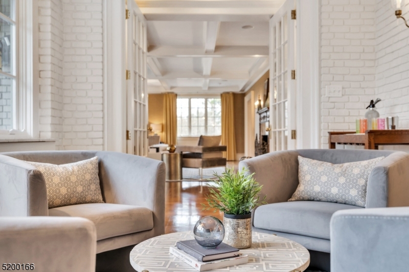 OLD SHORT HILLS - Residential