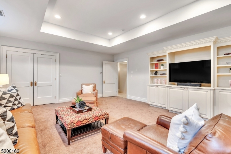 OLD SHORT HILLS - Residential