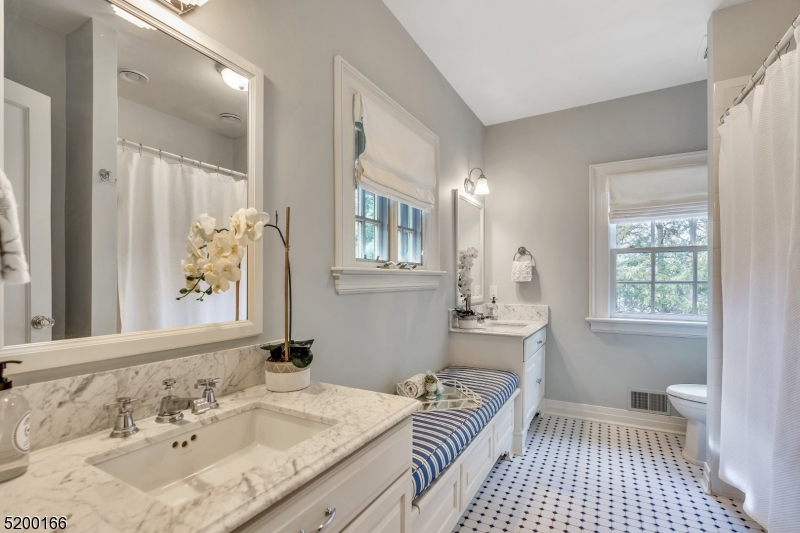 OLD SHORT HILLS - Residential