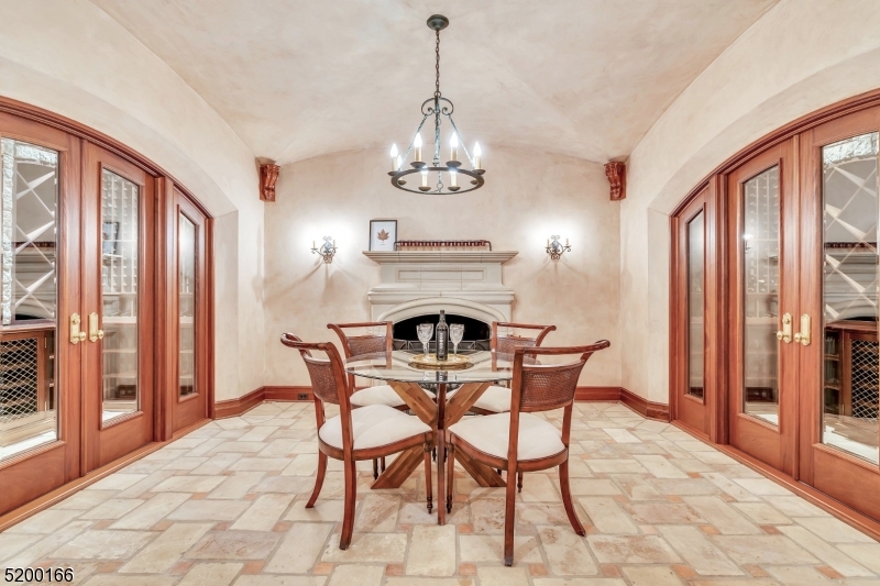 OLD SHORT HILLS - Residential