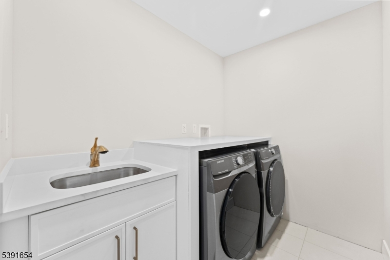 Lexington on Broadway - Residential