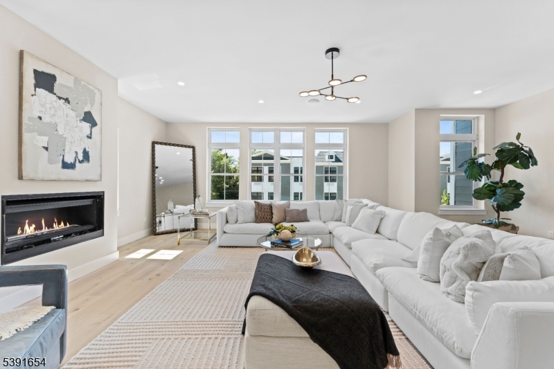 Lexington on Broadway - Residential