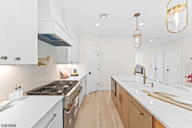 Lexington on Broadway - Residential