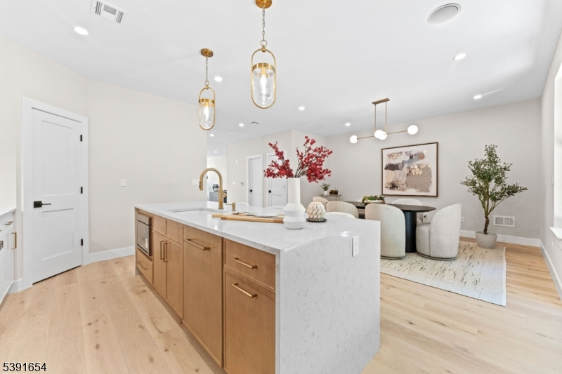 Lexington on Broadway - Residential