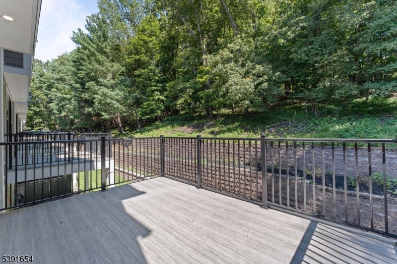 Lexington on Broadway - Residential