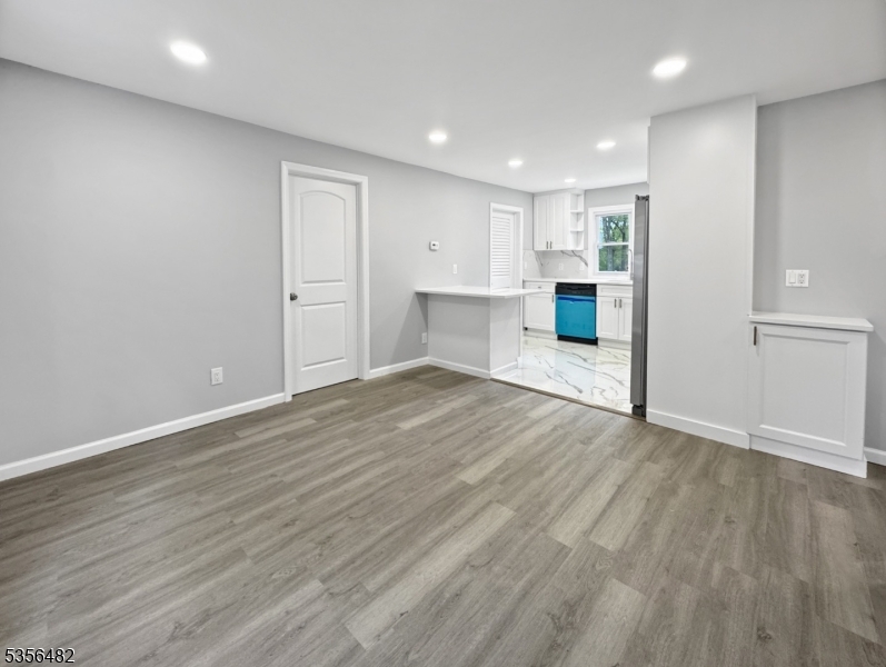 100 Unger Ave