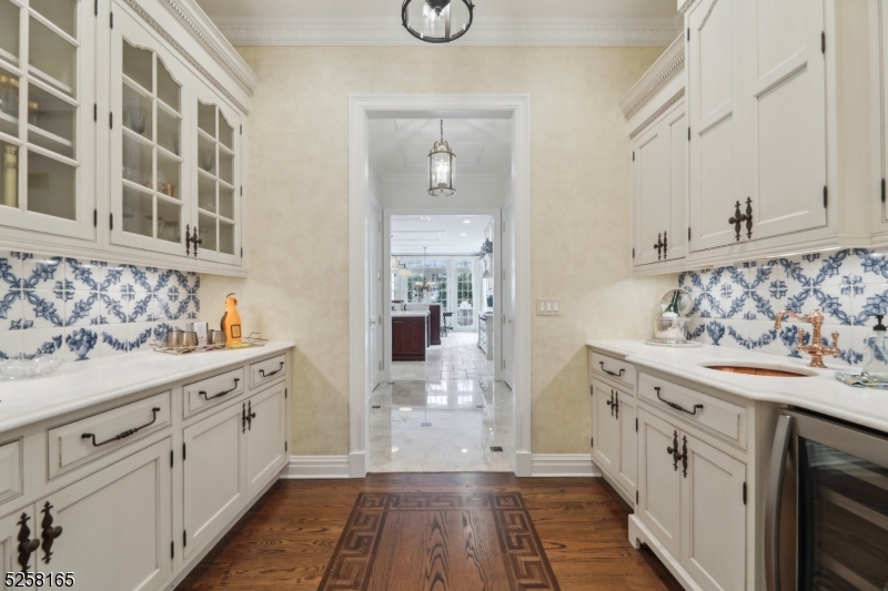 CHESTNUT HILL - Residential