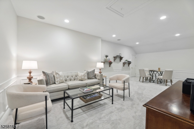 CHESTNUT HILL - Residential