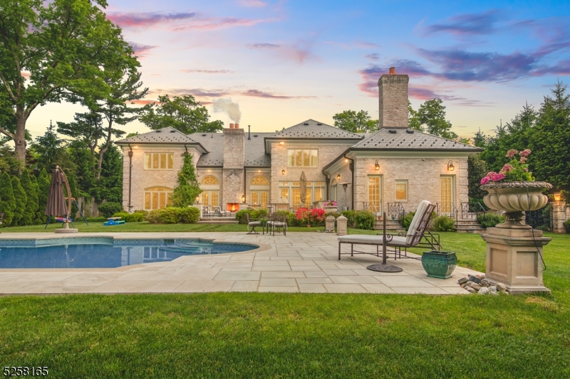 CHESTNUT HILL - Residential