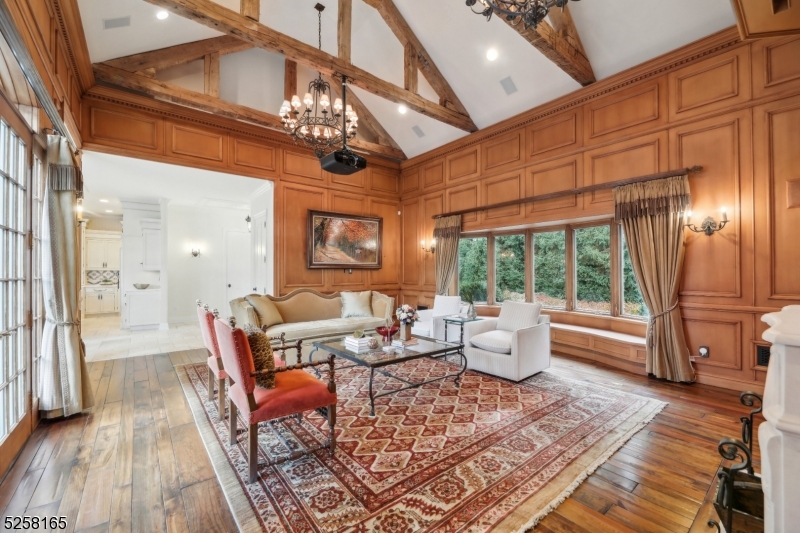 CHESTNUT HILL - Residential