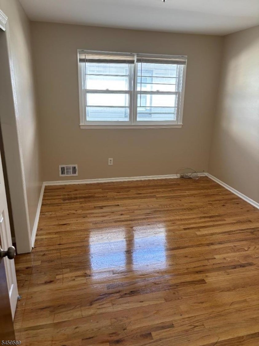 37 Young Ave 2nd Fl 2 - Photo 2